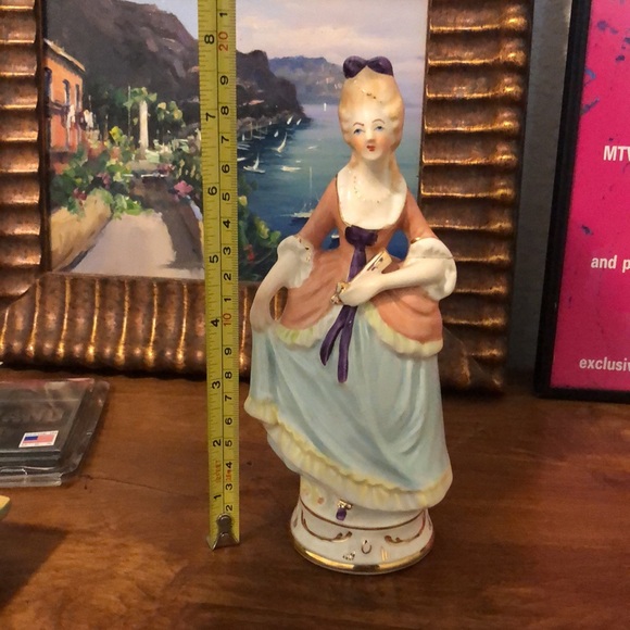 Porcelain Ceramic Pottery Lady Figurine - Picture 3 of 9